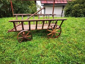 Starý kovový rebriňak