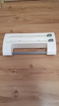 Kuchynský držiak na fólie a papierové utierky