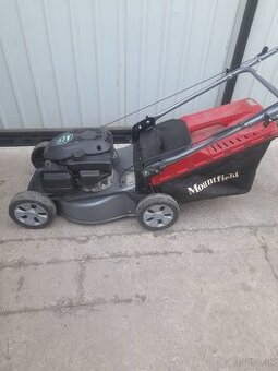 Benzinova kosačka s pojazdom