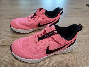 Botasky Nike ružové č. 33