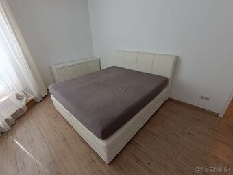 manželská posteľ s matracom