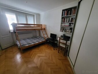 Hľadám 2 spolubývajúcich do nepriechodnej izby s vlastnou kú