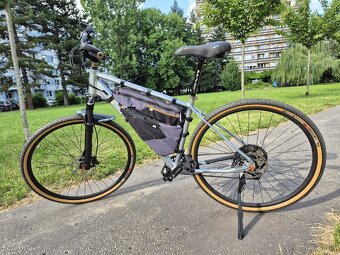 Custom horský bicykel z úplne nových komponentov