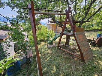 Záhradná hojdačka, šmýkačka