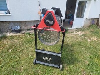 Preosievač zeminy a sypkých materiálov.