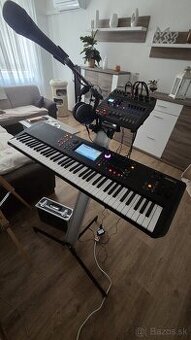 Yamaha MODX 7+, puzdro, pedál.