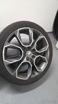 skoda extreme zimne 225/40 r19