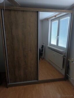 Šatníková skriňa