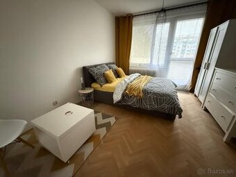 1i byt Vlčince - zariadený 2x veľká lodžia - 1