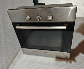 Predám vstavanú rúru Bosch.