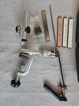 Brúska na nože brúsna sada Ruixin s hrebeňovým mechanizmon