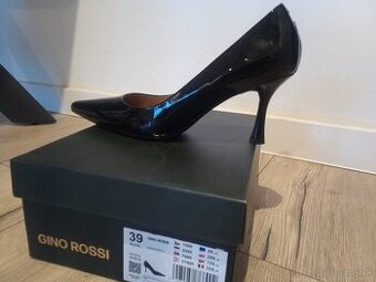 Čierne lakované lodičky