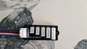 Balancny adapter/konektor pre nabijacky