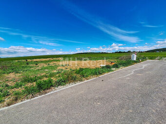 ROZHANOVCE - lukratívny stav. pozemok, kom. siete 758 m2