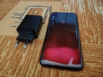 Predám Motorola Moto G8 Plus (64GB) + 20W rýchlonabíjačka