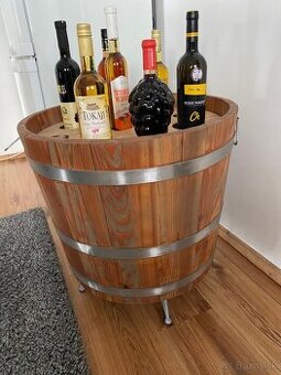 Predám kvetináč, súd na víno