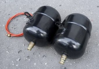 Vzduchové zásobníky podvozku BMW X5 E53.