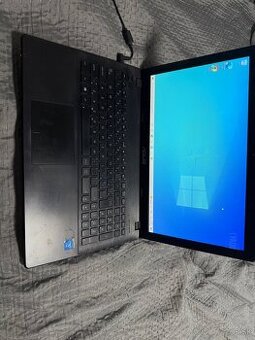 Starý notebook asus