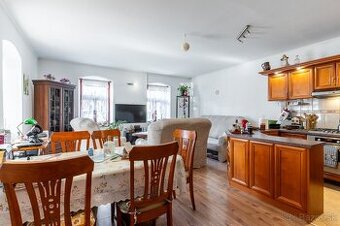 ZREKONŠTRUOVANÝ gazdovský dom, pozemok 1990m2, MÉRA