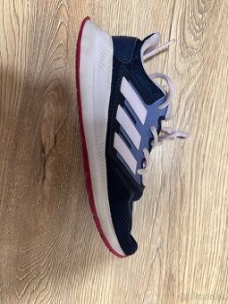 Adidas tenisky