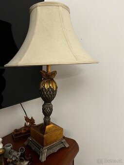 Stolná lampa s tienidlom