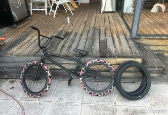 Cult Bmx + nove plaste