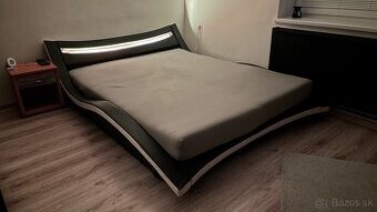 Manželská posteľ - moderná