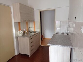 Prenájom menší 3-izbový byt v Brezne