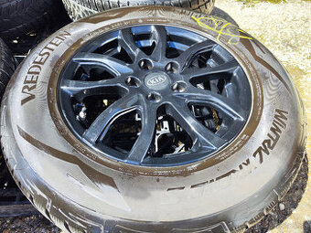 Alu sada=5x114,3= original KIA =s pneu =215/70 R16