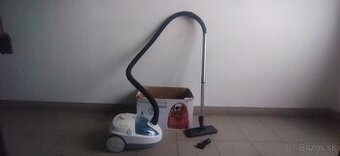 Predám vysávač Rowenta 1800W bezvreckovy. Inzerát je platný - 1