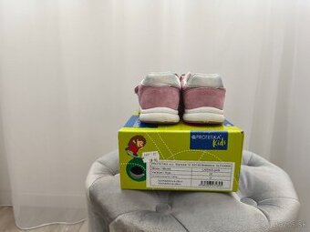 Predám dievčenské topánky Protetika č.28