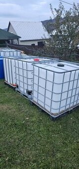 Plastová nádrž 1000l.(IBC kontajner)