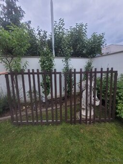 Predám dvojkridlovú bránu s bránkou.