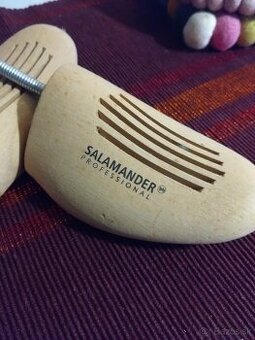 Napínač na obuv pružinový