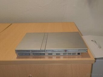 PlayStation 2 Slim + volant – funkčná, zachovalá