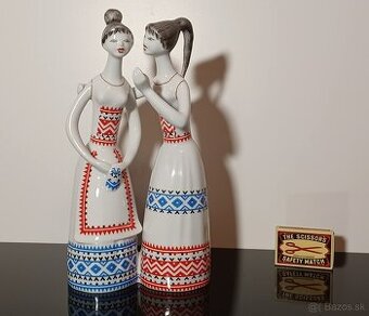 Zberateľská ručne maľovaná porcelánová soška klebetnice