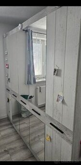 Predam pouzivanu velku skrinu