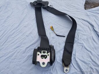 Predám predný pravý bezpecnostný pás na VW Golf  V