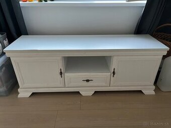 Skrinka pod TV