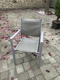 Predám záhradné stoličky s kovovým rámom