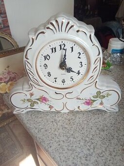 Porcelánové hodiny