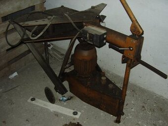 Ohýbačka rúr hydraulická