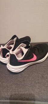 Nike č. 35