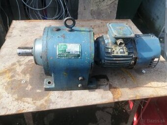 Elektromotor s prevodovkou