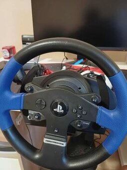 Volant s pedalmi