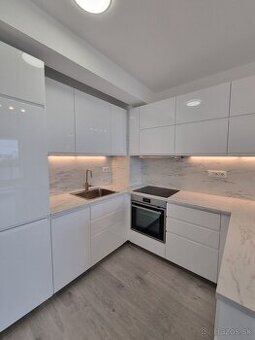 Nový slnečný 2 izbový byt na prenájom (58m²)