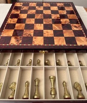 Luxusné Talianske Šachy, Šachovnica, Šachová súprava