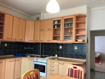 2 izbový zariadený byt na Kmeťovom námestí