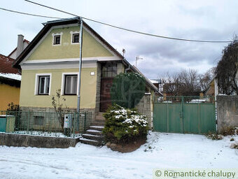 Zachovalý rodinný dom v obci Adamovské Kochanovce na preda