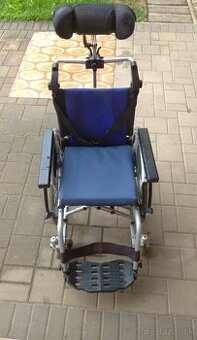 Detský invalidný vozík